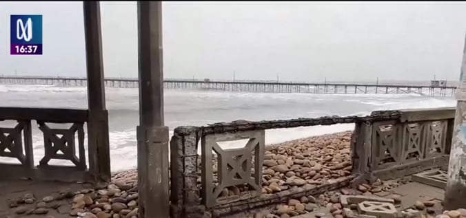 Las regiones de La Libertad y Lambayeque registran graves afectaciones en su infraestructura costera, con comerciantes y pescadores paralizados por la fuerza del mar. FOTO: CAPTURA CANAL N.