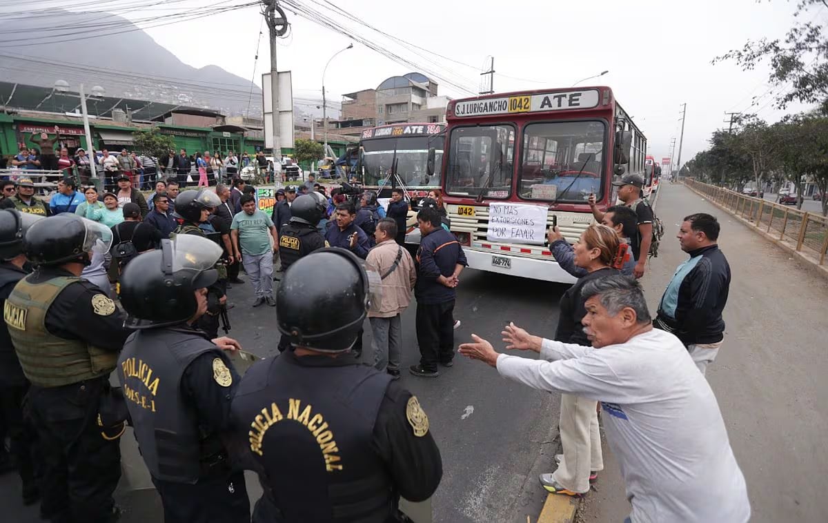 Paro en Lima y Callao: 12 mil unidades de transporte público no saldrán a las calles este 15 de enero. Fotos: Julio Reaño/@photo.gec