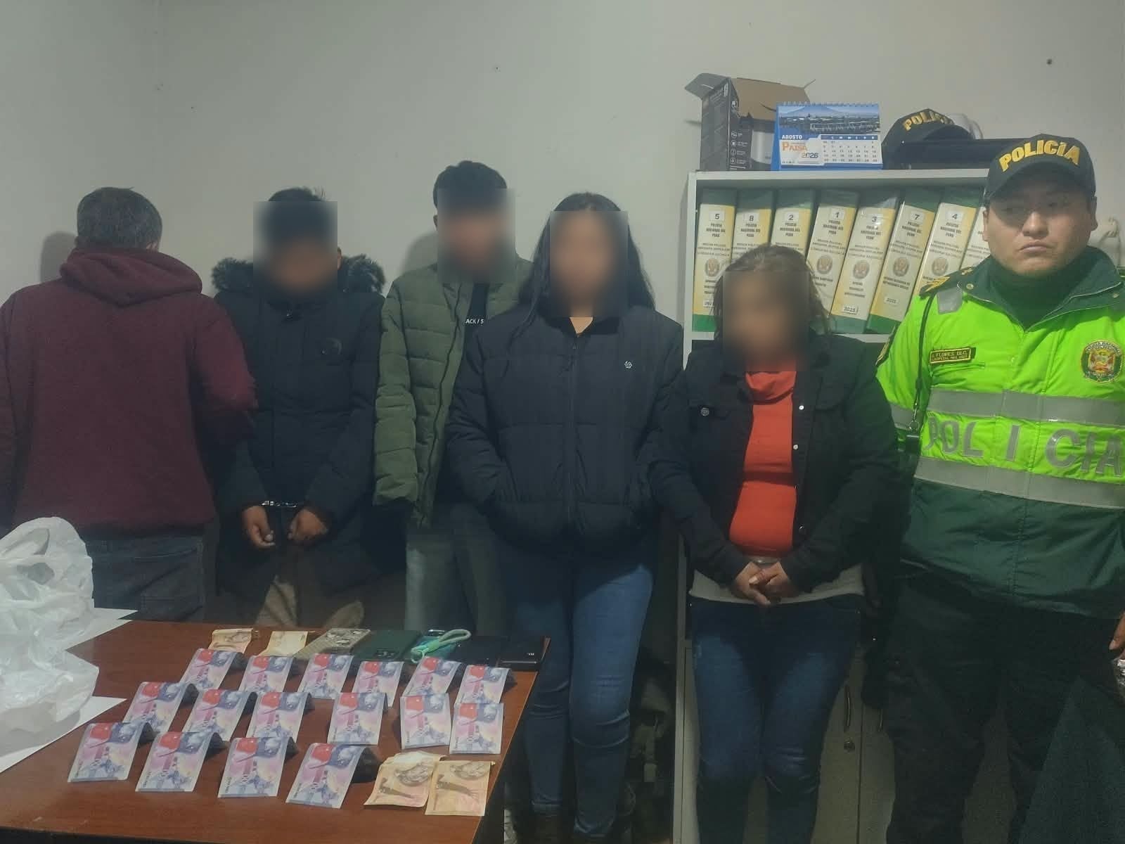 Cuatro detenidos tras presunto robo de celular en local de Sachaca (Foto: PNP)