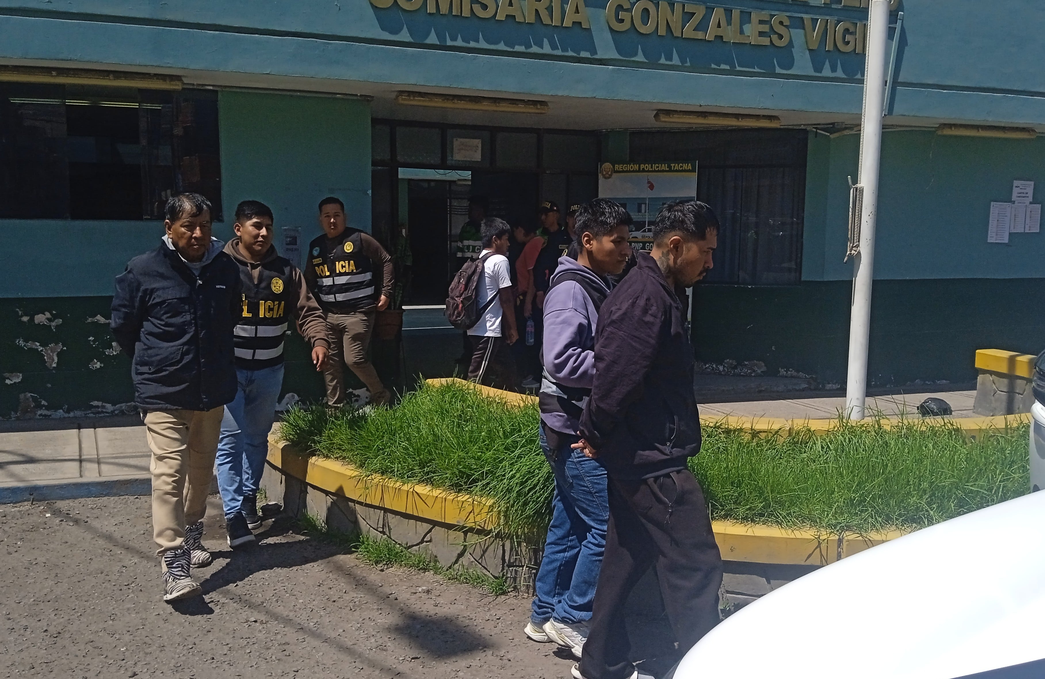 Padre e hijo se encuentran en sede del Depincri para ser investigados por siete días
