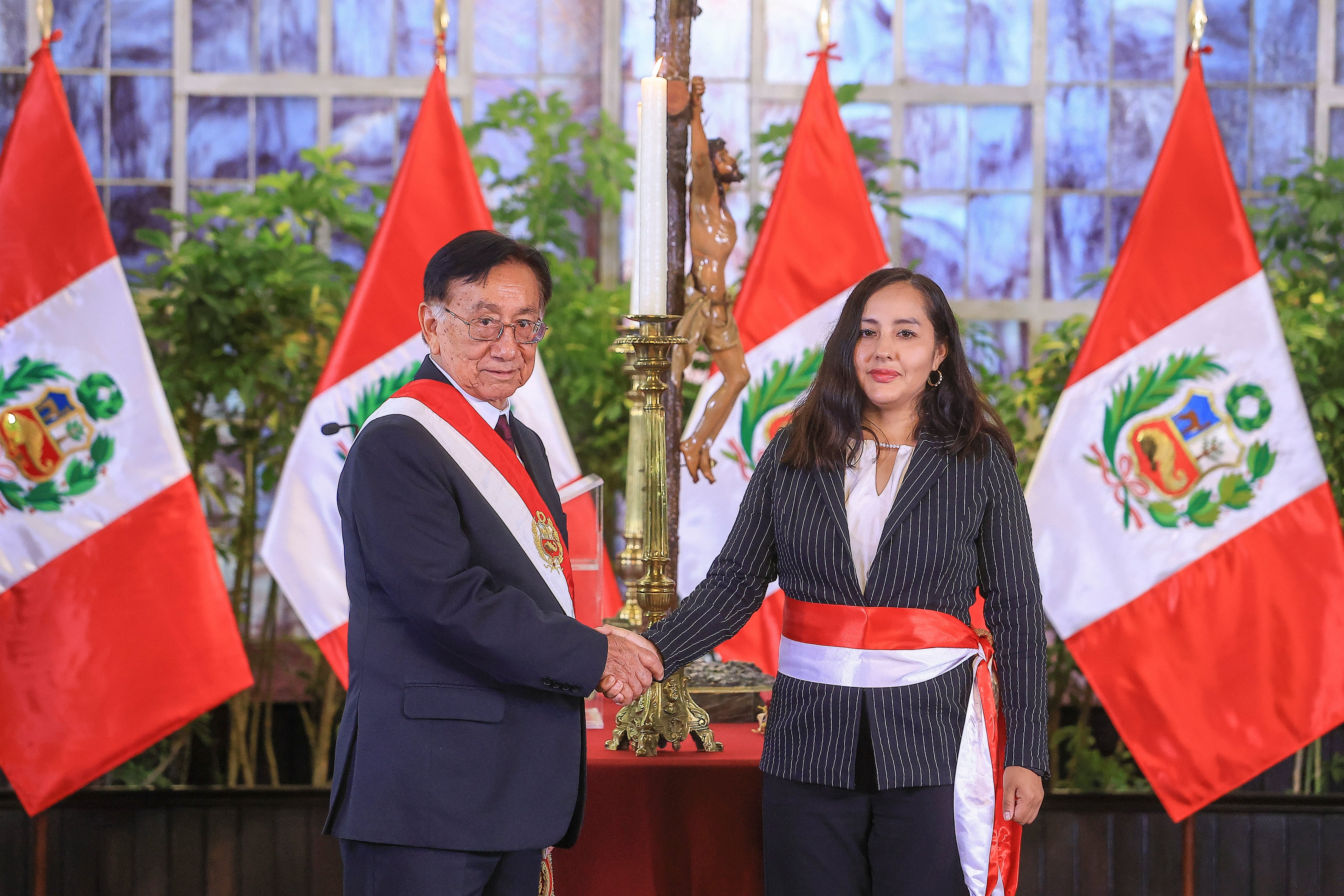 La nueva titular del sector reemplaza a Hary Yzarra Trelles durante la ceremonia encabezada por el presidente José María Balcázar Zelada. FOTO: RPESIDENCIA