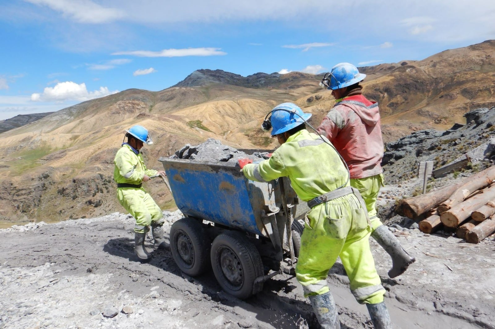 El Ejecutivo prorrogó por única vez el proceso de formalización minera hasta el 31 de diciembre de 2025, permitiendo a mineros inscritos en el Reinfo culminar sus trámites sin ser sancionados mientras avanzan en su regularización.