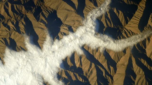 Montañas de Perú con un paisaje igual al de África son captadas desde el espacio por un astronauta