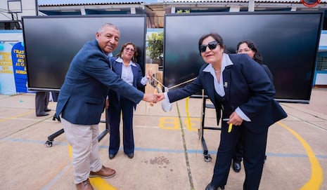 La Libertad: Escolares de Shiracmaca reciben 30 pantallas interactivas 4K