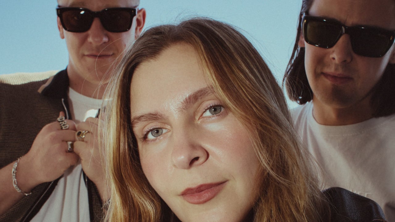 El colectivo musical liderado por Josh Lloyd-Watson y Tom McFarland volverá a Perú como parte de su gira mundial para presentar Sunshine, su próximo álbum de estudio, junto a sus principales éxitos.