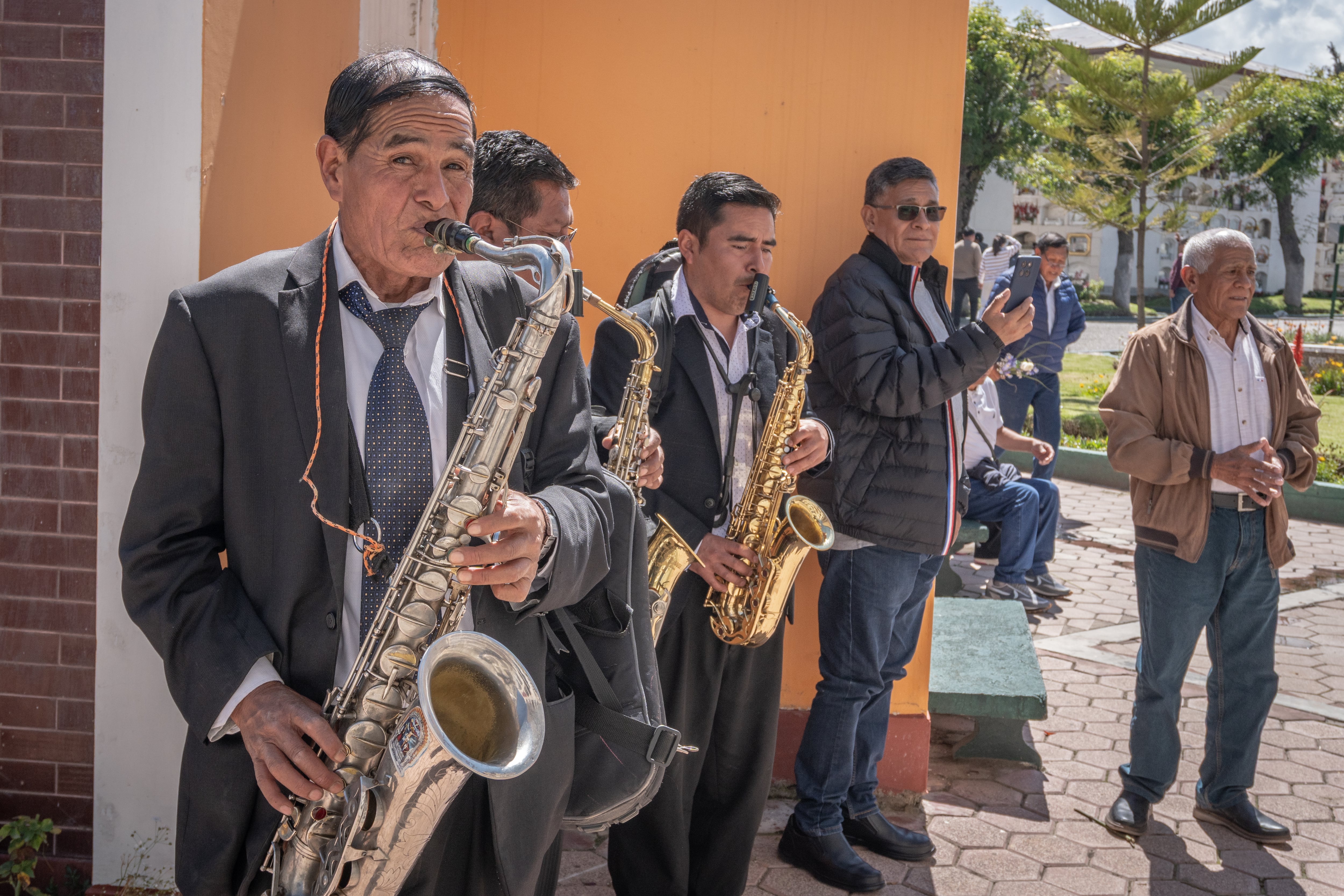 Orquestas interpretaron melodías lastimeras.