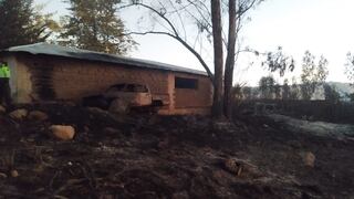 Tacna: Incendio forestal arrasa con vehículos de agencia agraria en Tarata