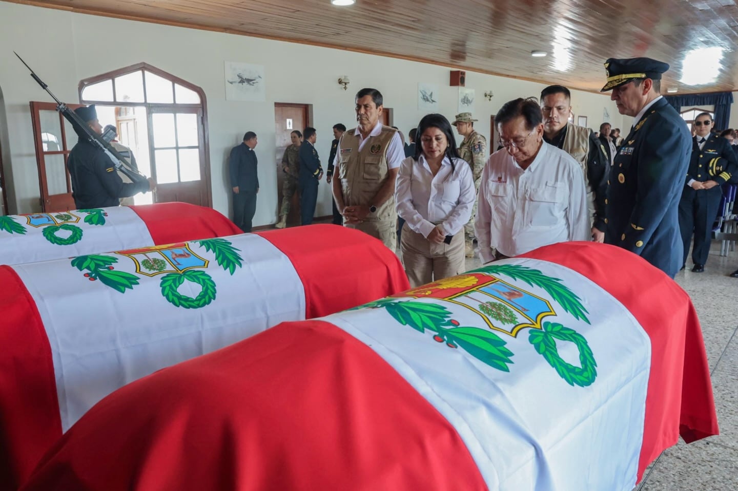 El presidente de la República, José María Balcázar, rindió homenaje póstumo a fallecidos en accidente de la FAP (Foto: Presidencia de la República)