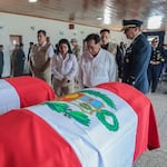 Presidente Balcázar rinde homenaje a muertos del helicóptero FAP Mi-17 en Arequipa