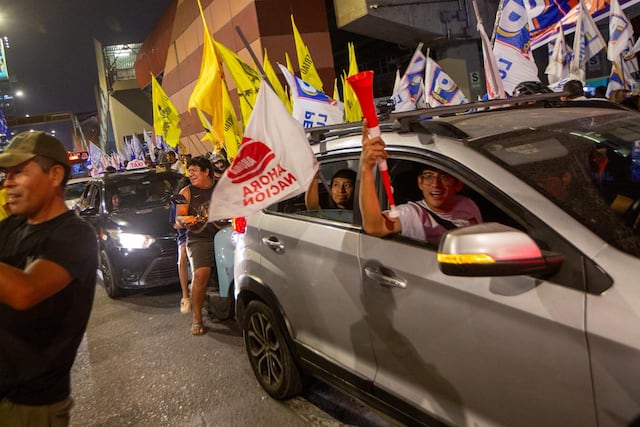 Debate electoral JNE: simpatizantes se concentran fuera del Centro de Convenciones en el último día
