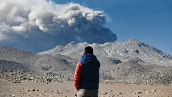 El macizo comenzó su fase eruptiva en junio (Foto: Diego Ramos/AFP)