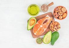 ¿La dieta puede protegerte del sol? Especialistas explican qué alimentos ayudan y qué no