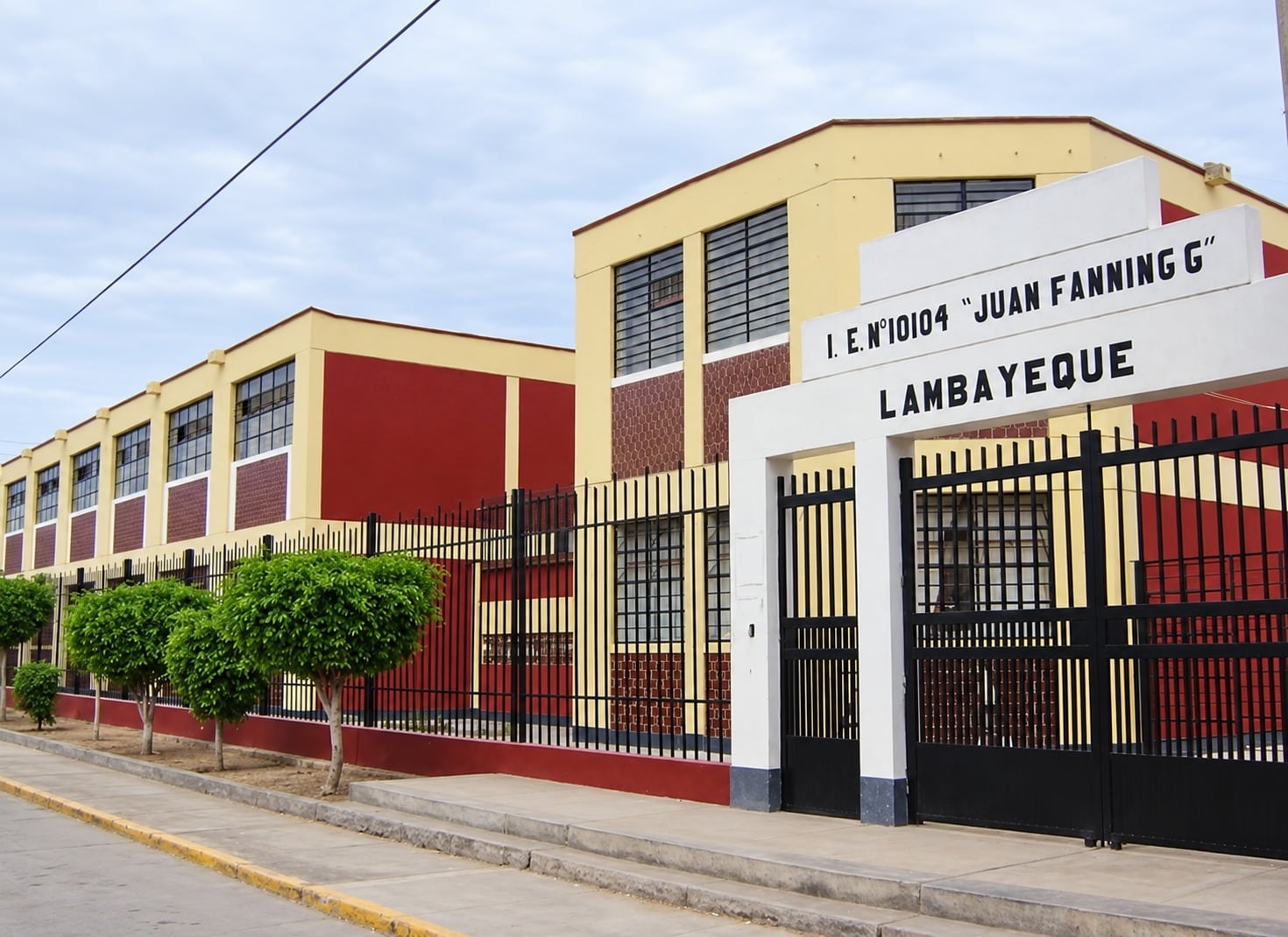 Colegio Juan Fanning situado en el centro de la ciudad de Lambayeque.
