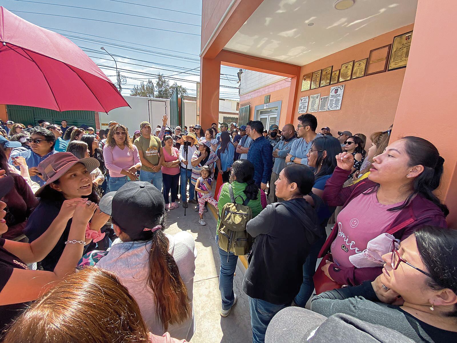 Padres de familia exigen que caso se investigue (Foto: GEC)