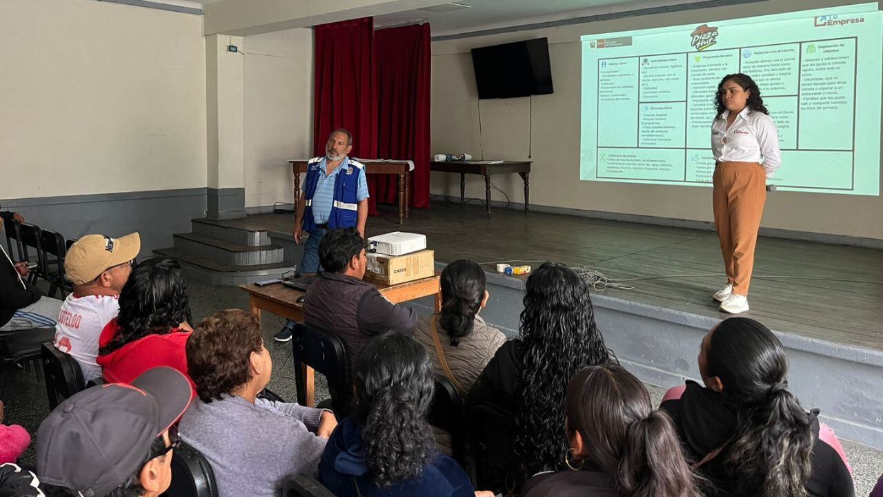 Buscan ordenar y recuperar los espacios públicos invadidos por los comerciantes informales.