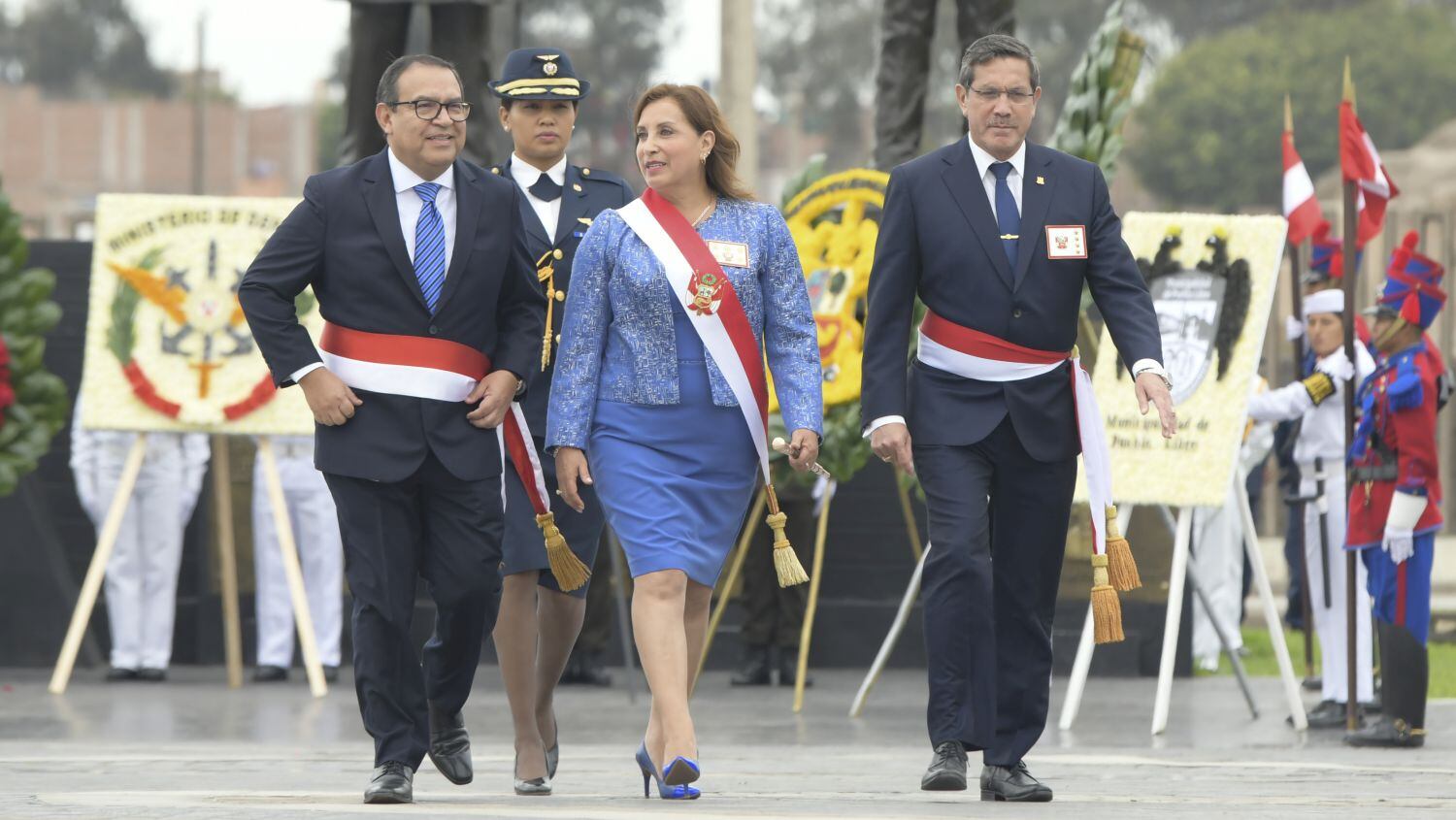 El premier Alberto Otárola, y el ministro de Defensa, Jorge Chávez, han sido objeto de cuestionamientos desde el Congreso. Foto: Presidencia