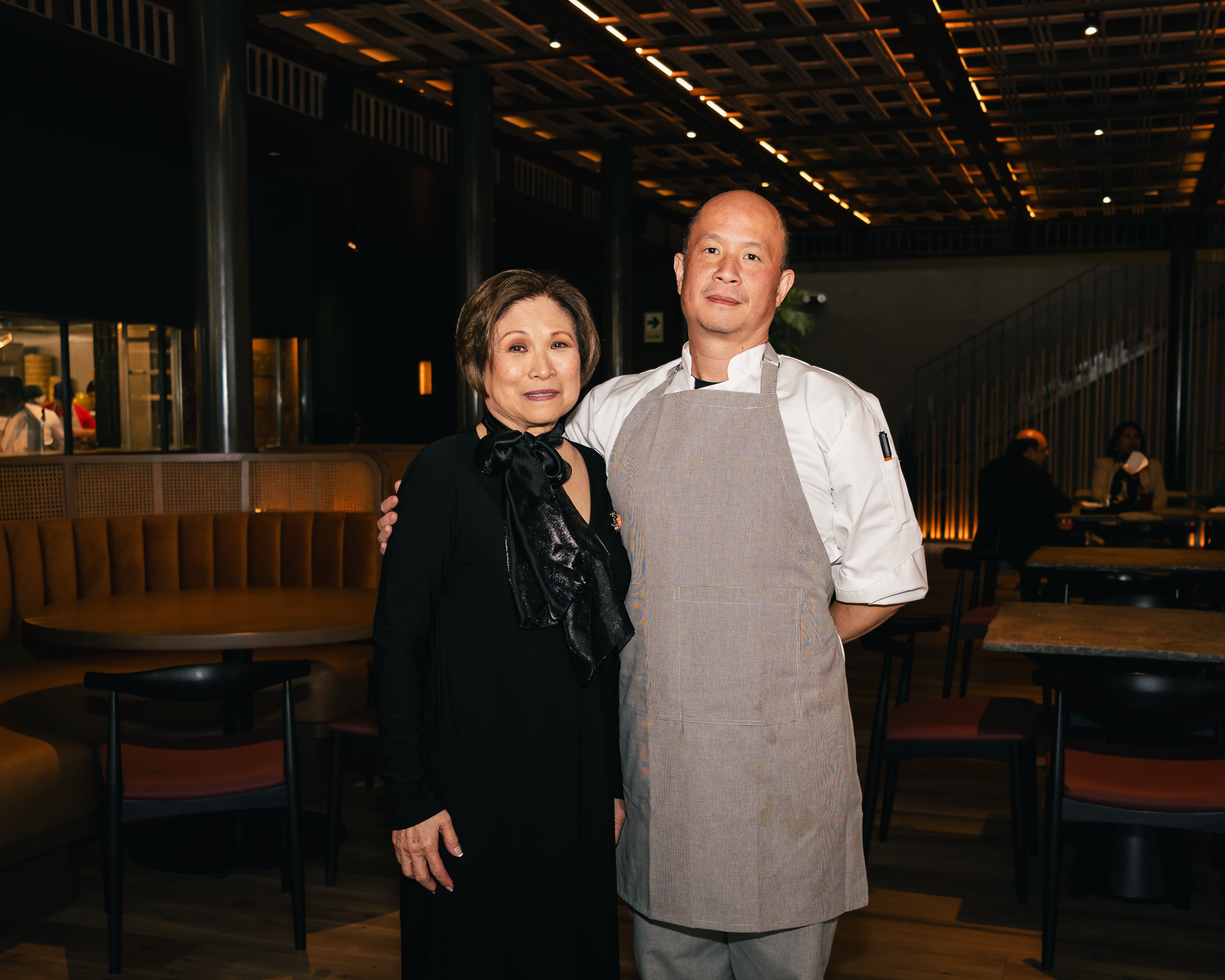 Beverly Chan y Bruce Loo, actual chef y nieto del fundador del chifa Titi.