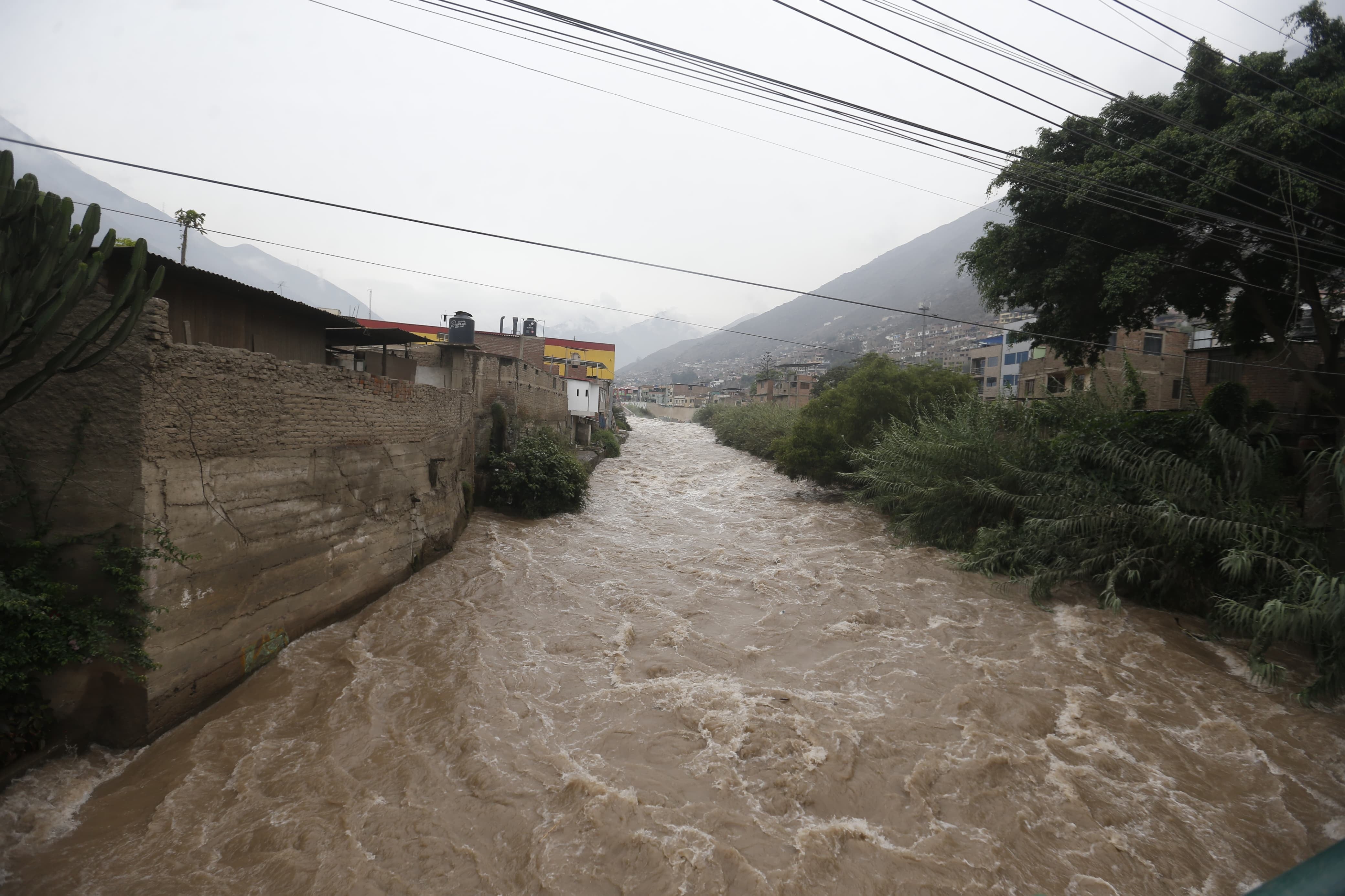 El principal río de Lima registra un notorio incremento en su caudal debido a las precipitaciones en la sierra peruana. (Foto: Mario Zapata | GEC)