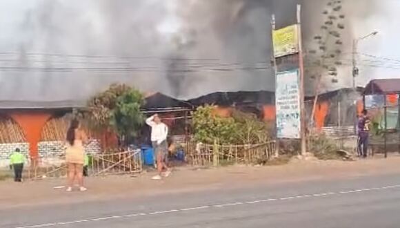 Incendio consume restaurante en Camaná. (Foto: Difusión)