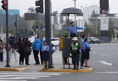 Jóvenes scouts apoyan a la PNP en dirigir el tránsito en homenaje a Santa Rosa de Lima