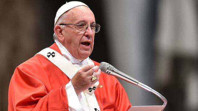 El papa Francisco expresa "dolor y horror" tras el asesinato de un cura en Francia