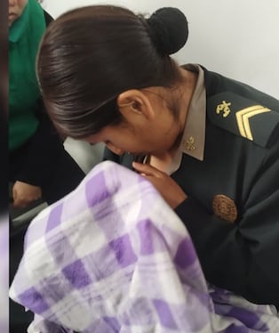 Policía amamantó a recién nacido que fue abandonado en Cero Colorado, Arequipa (Foto: PNP)