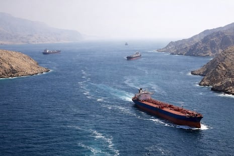 Petróleo cae más de un 5% ante renovadas esperanzas de acuerdo entre EE.UU. e Irán