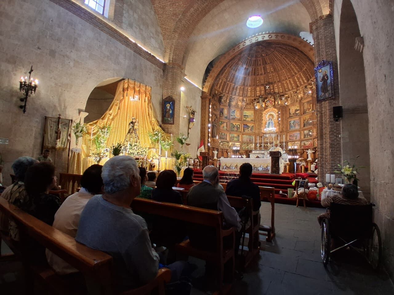 Misa por el día de San Antonio de Padua en Arequipa. (Foto: Flor Barrios/@photo.gec)