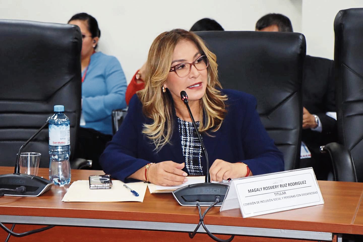 Diputados aprobaron por unanimidad declarar procedente acusación constitucional contra exparlamentaria apepista. La investigarán por peculado doloso.