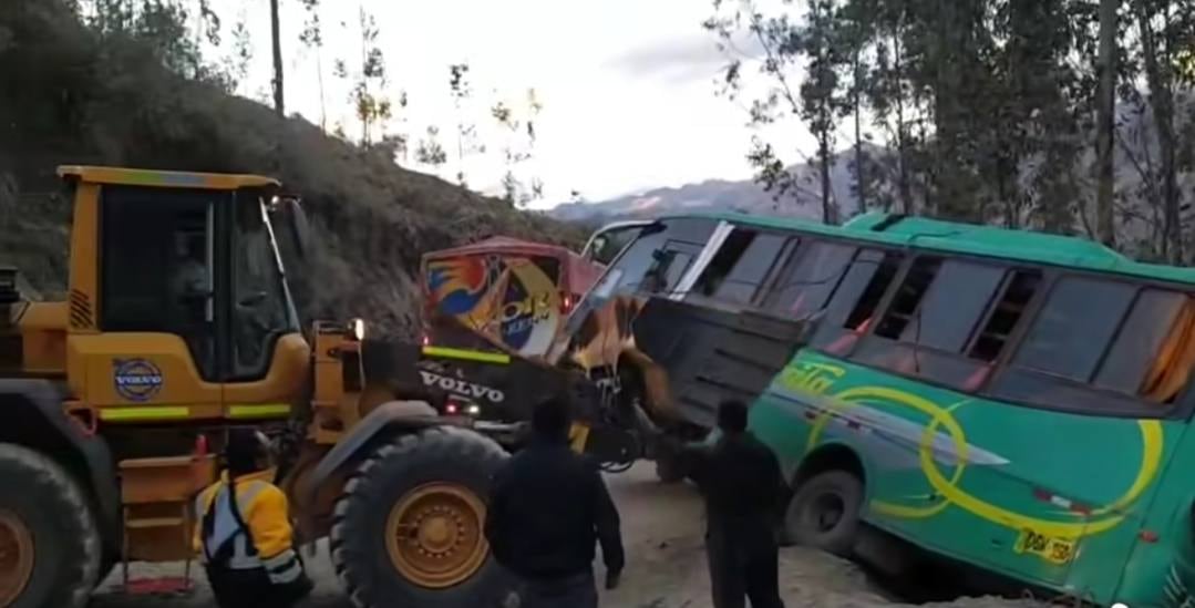 Ocurrió la madrugada de hoy en el sector Chugur, en Huamachuco. Pasajeros vivieron momentos de angustia y desesperación.
