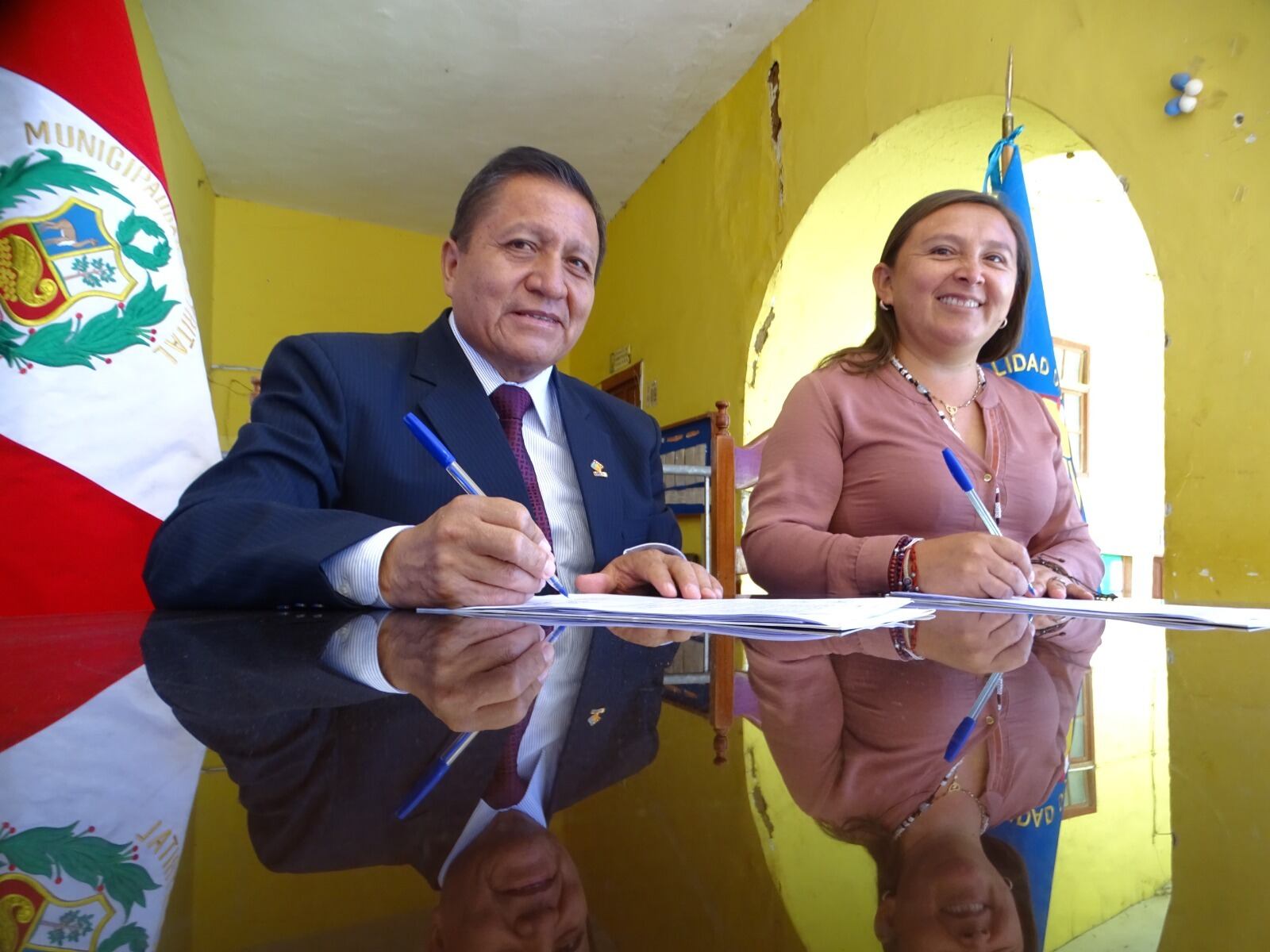 Suman personal para los colegios