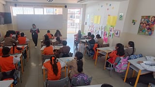 Instalan moderno mobiliario para escolares