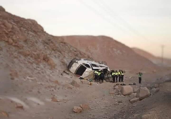 Los cuerpos fueron hallados por la Policía en la miniván destrozada. (Foto: Difusión)