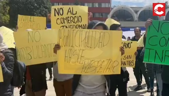 Protesta de comerciantes formales a exteriores de la Municipalidad Provincial de Huancayo