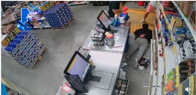 Asalto en tienda Mass en el distrito de Veintiséis de Octubre