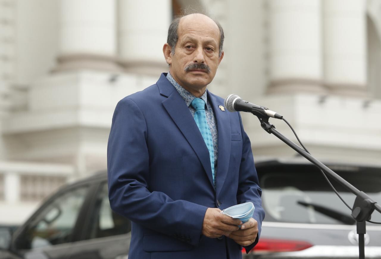 Declaraciones del Congresista Hector Valer. Foto: Violeta Ayasta/ @photo.gec