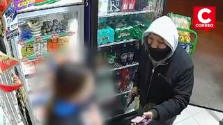 Mujer es asaltada y forzada a transferir S/ 1600 por un delincuente en minimarket de Surco (VIDEO)