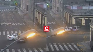 Cercado de Lima: auto se estrelló contra restaurante tras aparatoso accidente de tránsito