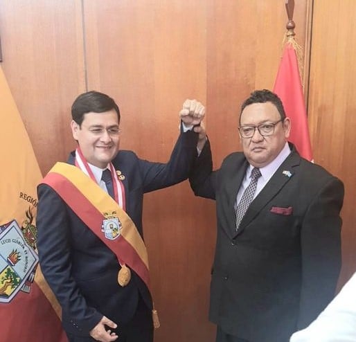 Gobernador Jorge Pérez y su funcionario Ranjiro Nakano.