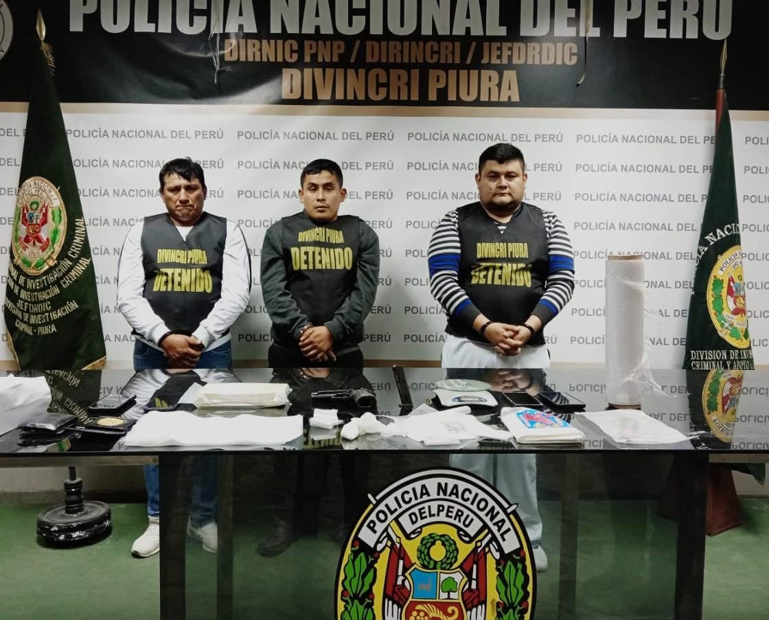 Dos de los intervenidos acusaron directamente al suboficial como la persona que les entregó un paquete conteniendo, al parecer, droga