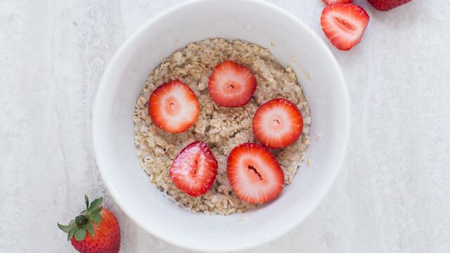 Mujer denuncia a empresa de cereales porque tiene menos fresa que en la foto de la caja