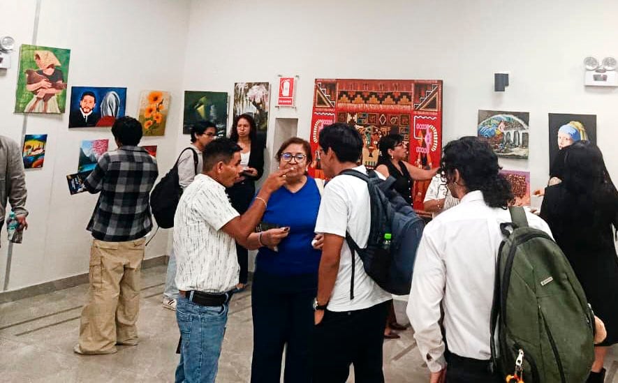 Se exponen 23 obras de alumnos universitarios dirigidos por el artista César Calderón.