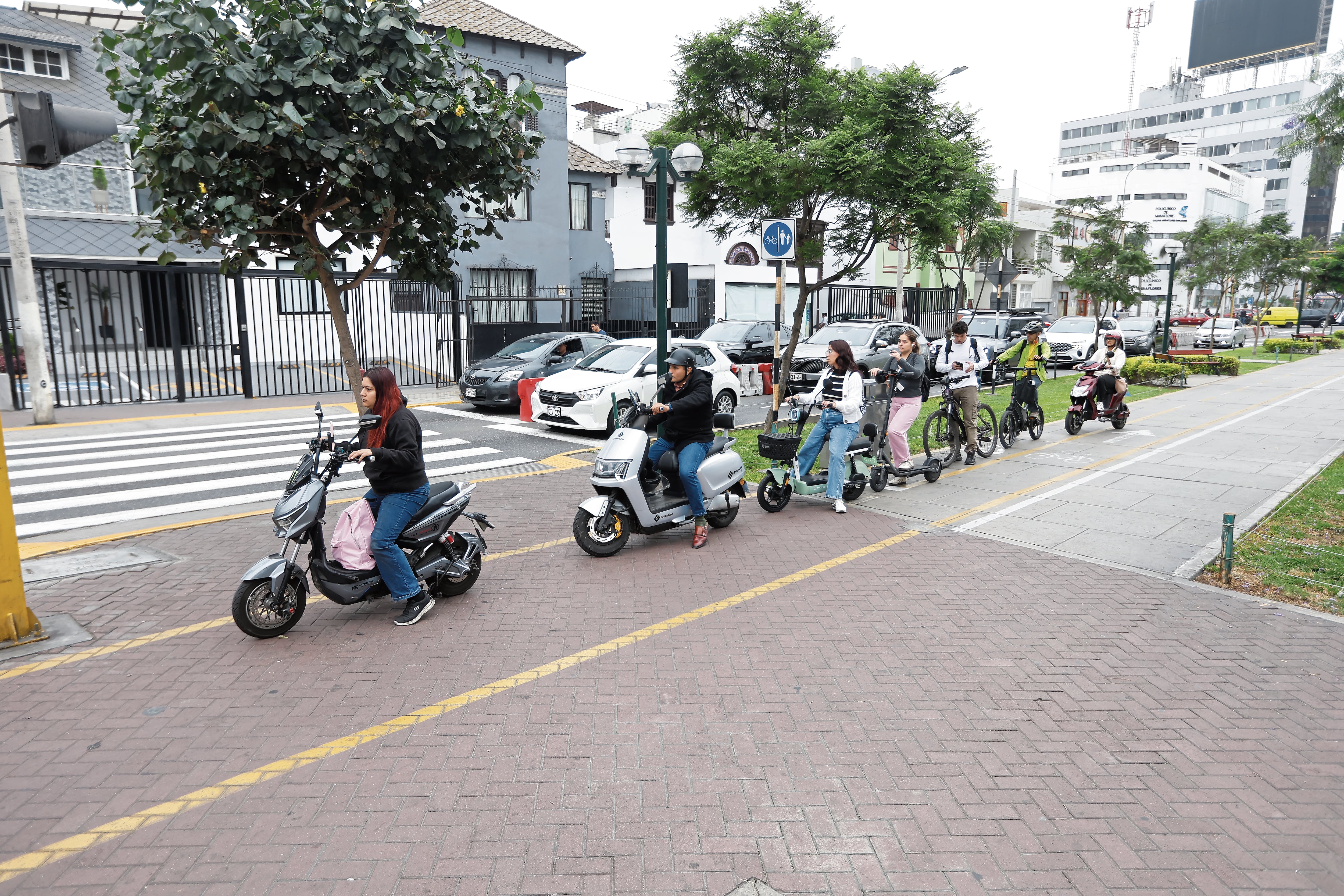 Ministerio de Transportes aclara que los Vehículos de Movilidad Personal tienen motor eléctrico, capacidad para una persona y no pasan los 25 km/h. (Fotos: Mario Zapata N. / @photo.gec)