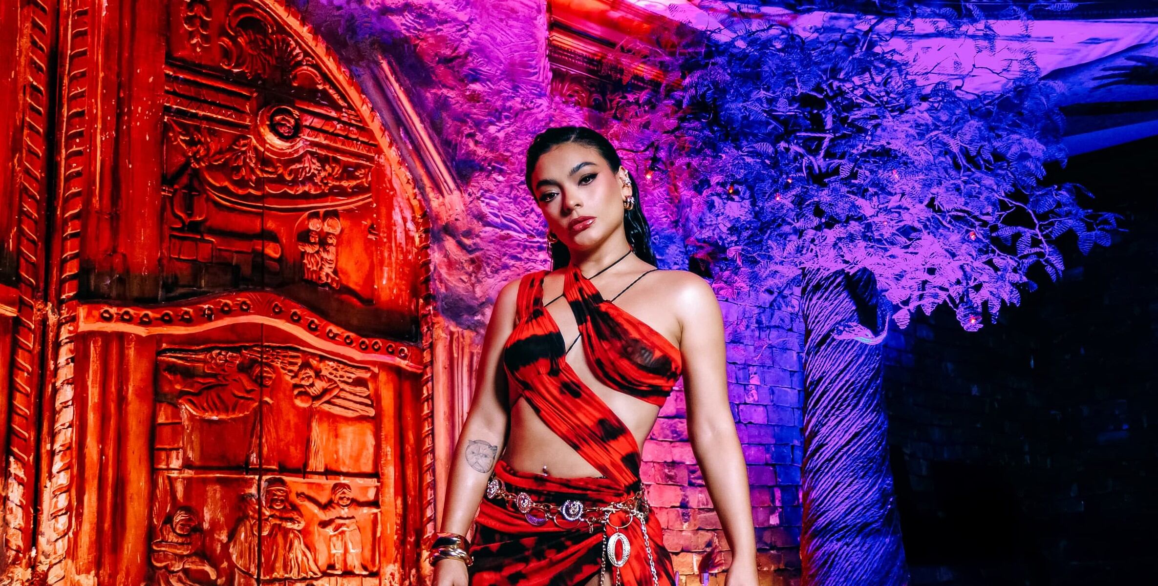 La cantante peruana lanza cinco temas inéditos que relatan vivencias personales y marcan su regreso al género con un estilo renovado.