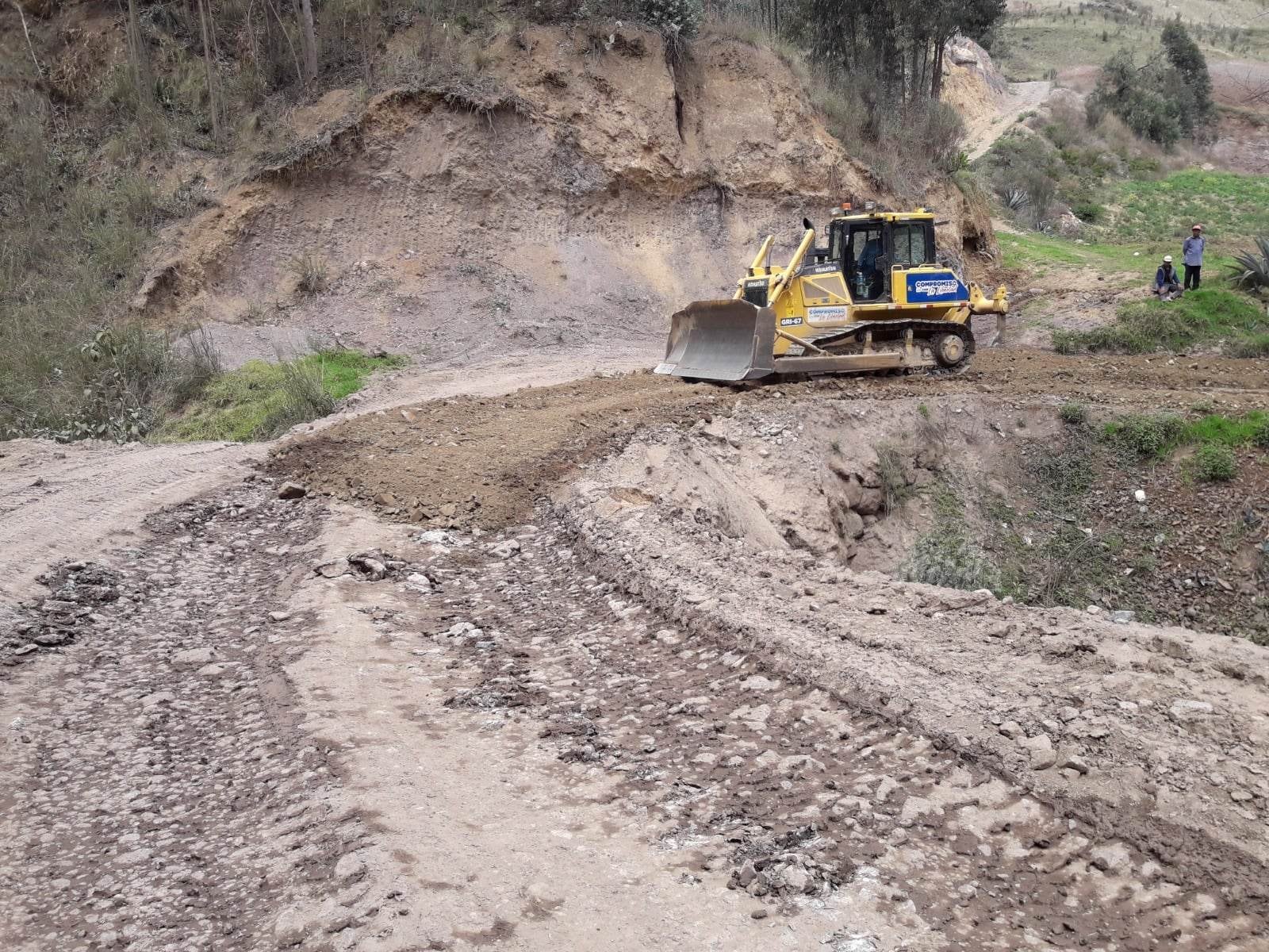 Maquinaria pesada de la Región ha sido enviada a dos frentes para lograr recuperar la transitabilidad.