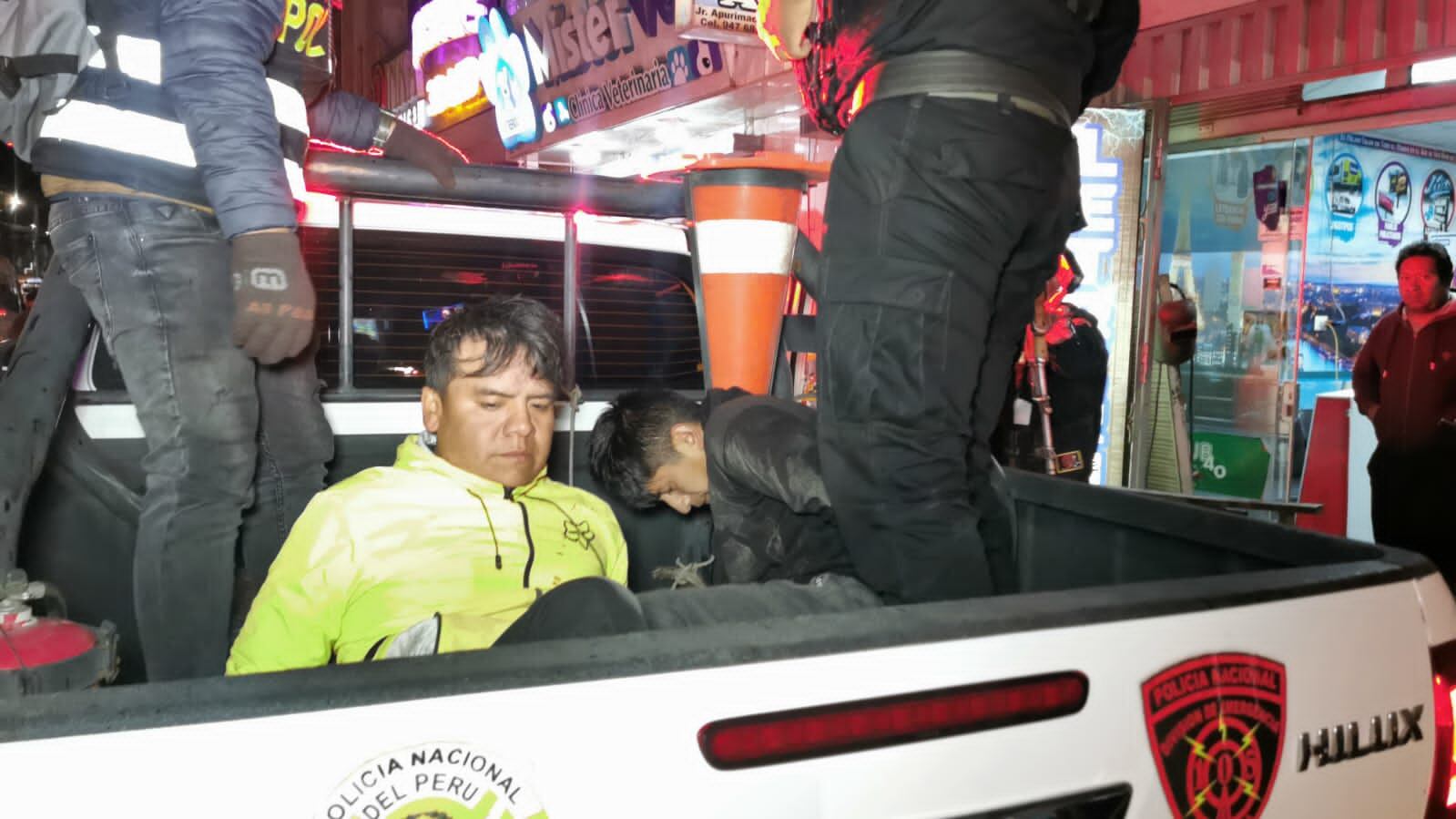 Al ser interrogados por los agentes, los intervenidos no pudieron explicar qué hacían en la zona, por ello, fueron conducidos hasta el local de la Unidad Especializada para desarrollar las investigaciones.