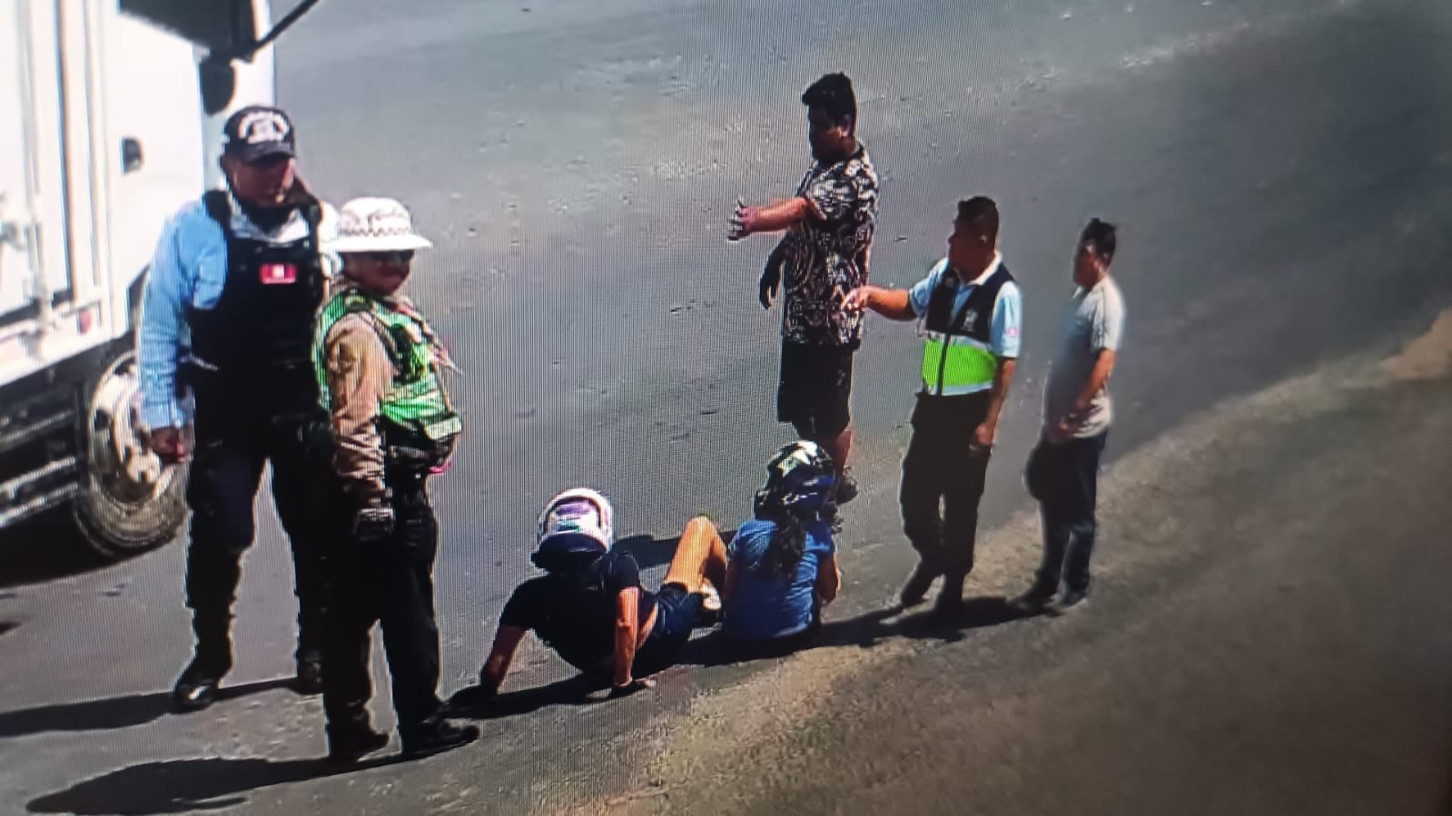 Dos mujeres resultan heridas por choque.
