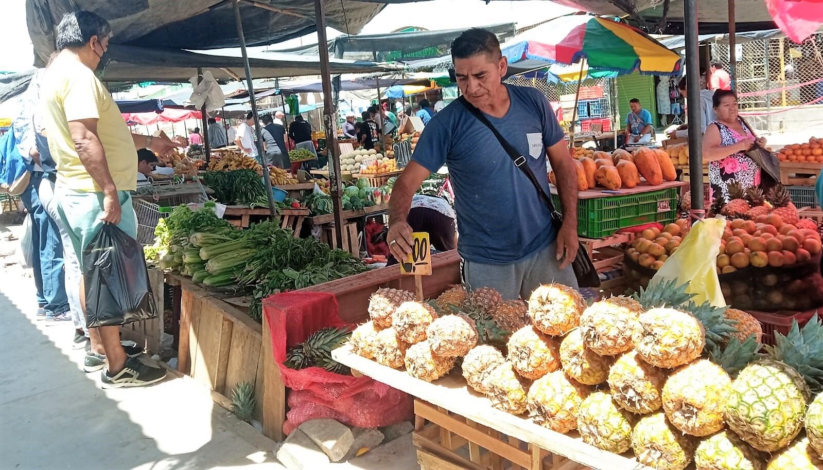 Los comerciantes del Complejo de Mercados de Piura indicaron que la crisis económica ya viene desde el año pasado, con las movilizaciones que apoyaban el golpista Pedro Castillo y este nuevo anuncio de la Toma de Lima llevaría a empeorar la situación. Piden al Gobierno intervenir para evitar un nuevo golpe al bolsillo.