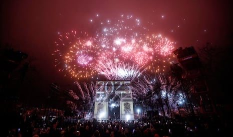Francia: 420 detenidos y 984 vehículos incendiados en altercados durante Año Nuevo