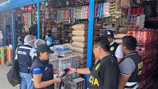 Incautan más de 180 botellas de vinagre presuntamente adulterado en mercados de Piura